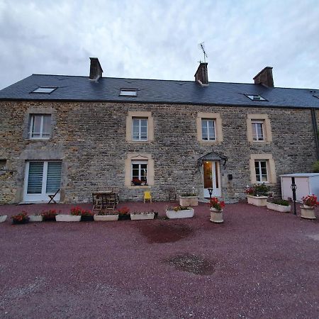 Gites De Line Marvie Surtainville Exterior foto